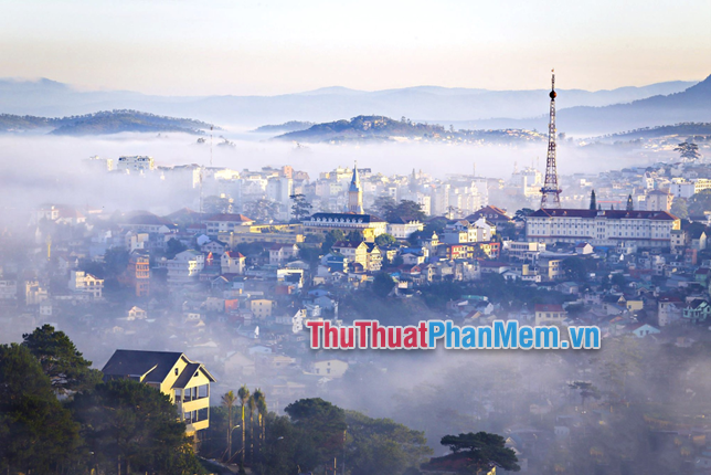 Bỗng một hôm nhớ về Đà lạt, bạn thấy mình ở đâu giữa thành phố sương mù